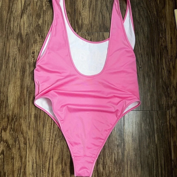 Balmain Paris x Barbie limited edition collection - Picture 7 of 14